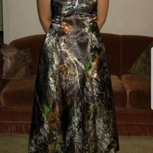 Size 14 camouflage halter top dress.